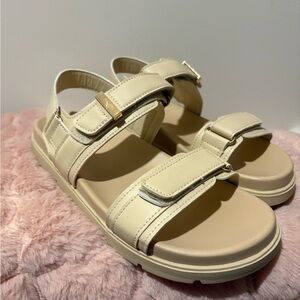 Womens Cream/Tan Sandals
